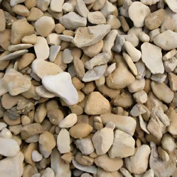 Close-up of 20mm Cerney gravel showcasing natural cream and honey tones